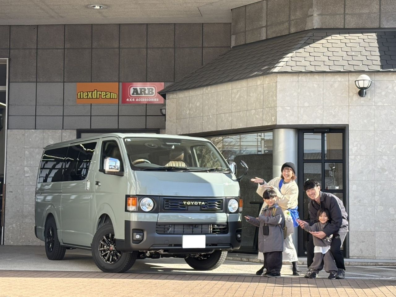 オーナー様のこだわり満載なFD-classicハイエース３台ご納車です🚙💨